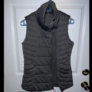 CALIA by Carrie Underwood Black Quilted Vest